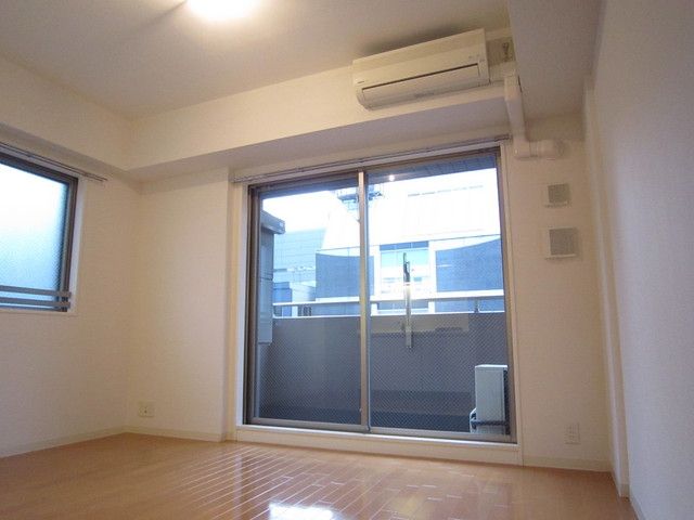 眺望　☆角部屋で開放感のある居室☆