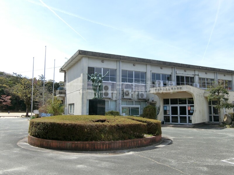 小学校　蒲郡市立三谷東小学校（小学校）まで980m