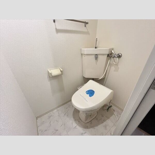 トイレ　清潔感のあるトイレです