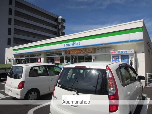 コンビニ　ファミリーマート岡山新屋敷店（コンビニ）まで651m