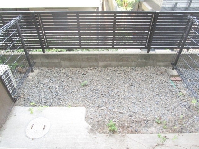 バルコニー　専用庭付いてます