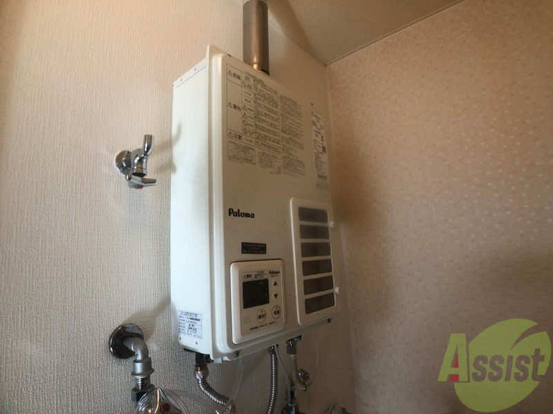 その他設備　給湯器は簡単操作で温度調整ができますよ。