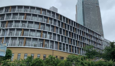 小学校　港区立小中一貫教育校赤坂学園赤坂小学校（小学校）まで566m