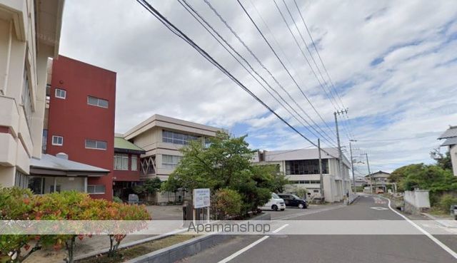 小学校　高松市立牟礼北小学校（小学校）まで237m