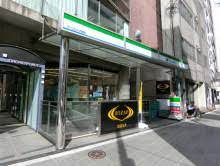 コンビニ　ファミリーマート アークヒルズ前店（コンビニ）まで63m