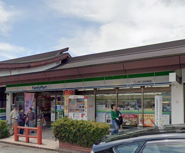 コンビニ　ファミリーマート JR二日市駅店（コンビニ）まで447m
