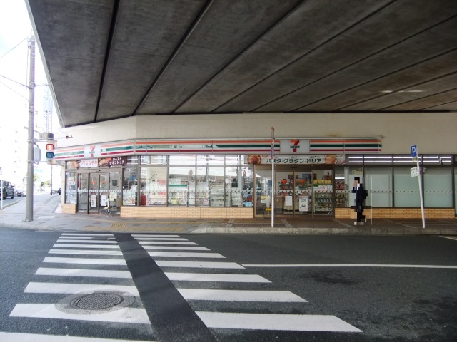 コンビニ　セブンイレブン　浜松駅西店（コンビニ）まで100m