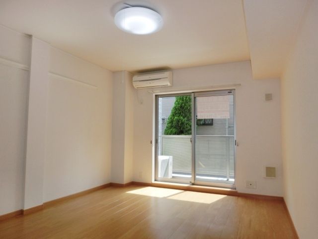 居室・リビング　広々としたお部屋ですよ。