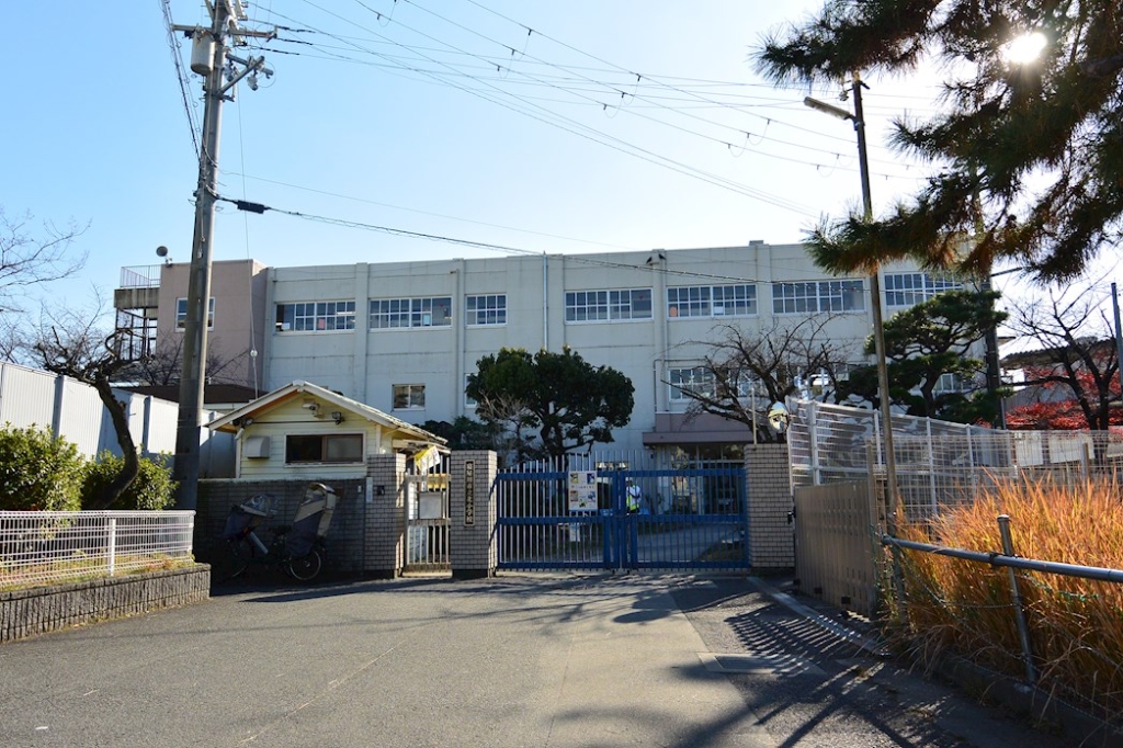 小学校　寝屋川市立北小学校（小学校）まで909m