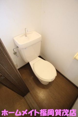 地下鉄七隈線 賀茂駅 徒歩13分 2階建 築33年のトイレ写真