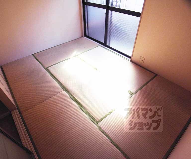 フレグランス桃山の居間写真