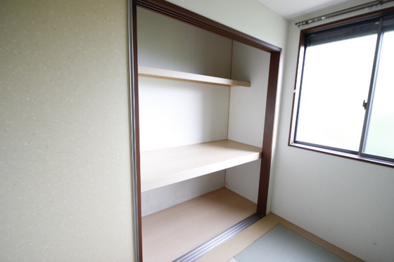収納　※他の号室の写真です。