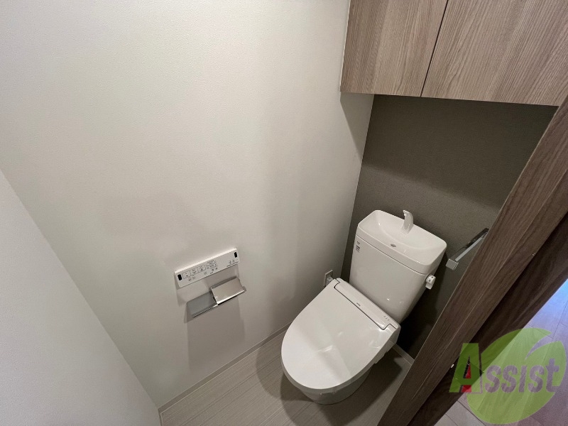 トイレ　温水洗浄便座付きのトイレは、使用しやすくうれしいですね。