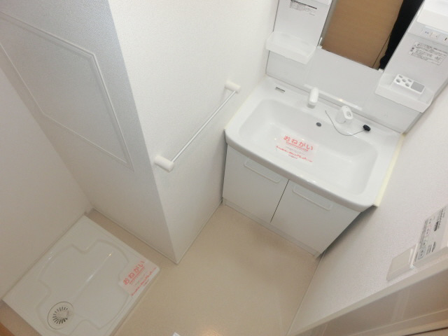 地下鉄西神・山手線 伊川谷駅 バス乗車時間：7分 最寄りバス停で下車 徒歩6分 3階建 築10年の内装写真