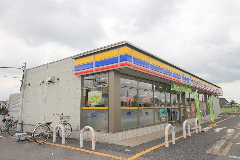 コンビニ　ミニストップ（コンビニ）まで700m