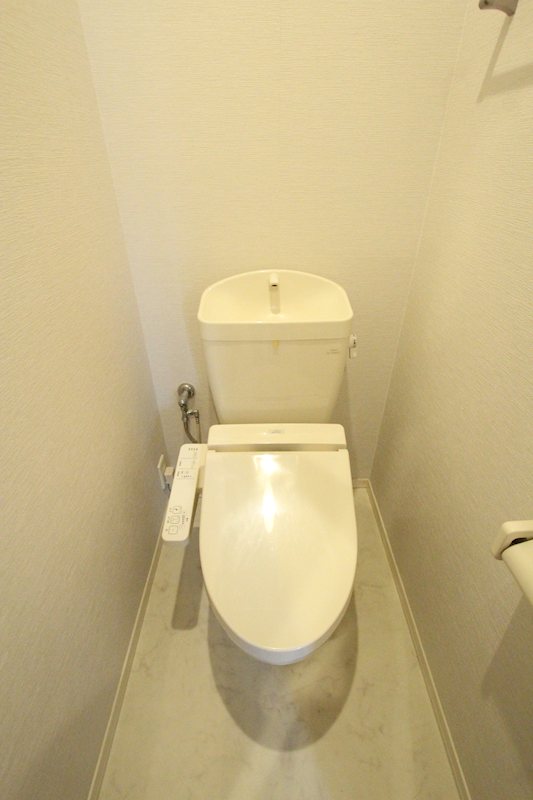 トイレ　※写真は202号室になります