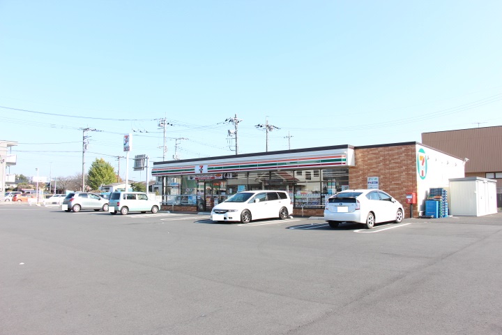 コンビニ　セブンイレブン筑西川島店（コンビニ）まで650m