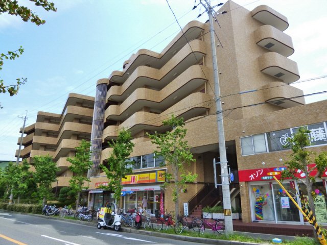 【西宮市上田東町のマンションの建物外観】