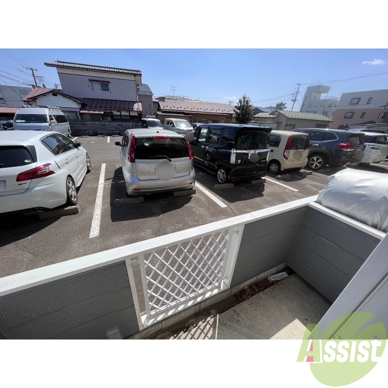 バルコニー　バルコニーが付いているので晴れた日は洗濯物が沢山干せますね。