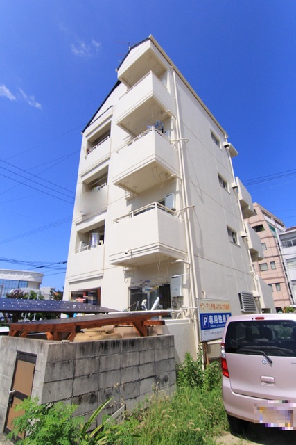 松山市築山町のマンションの建物外観