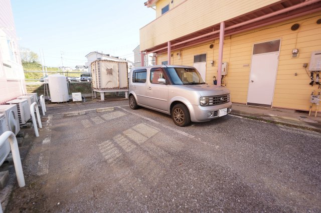 【市原市ちはら台東のアパートの駐車場】