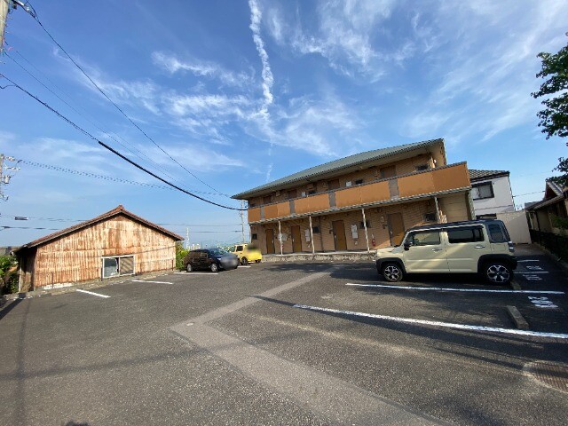 【碧南市丸山町のアパートの駐車場】