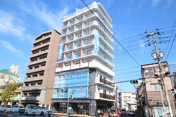 広島市東区曙のマンションの建物外観