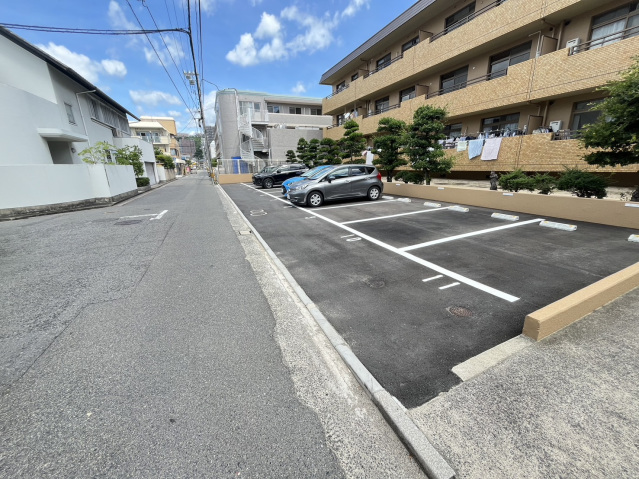 【グリーン栄松園の駐車場】