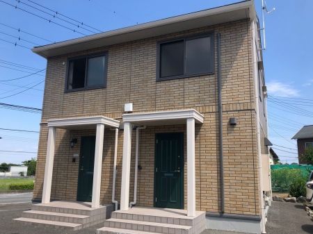 高崎市山名町のアパートの建物外観