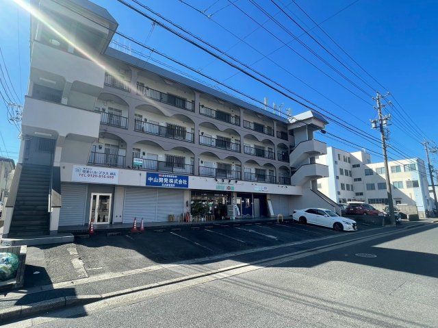 名古屋市緑区浦里のマンションの建物外観