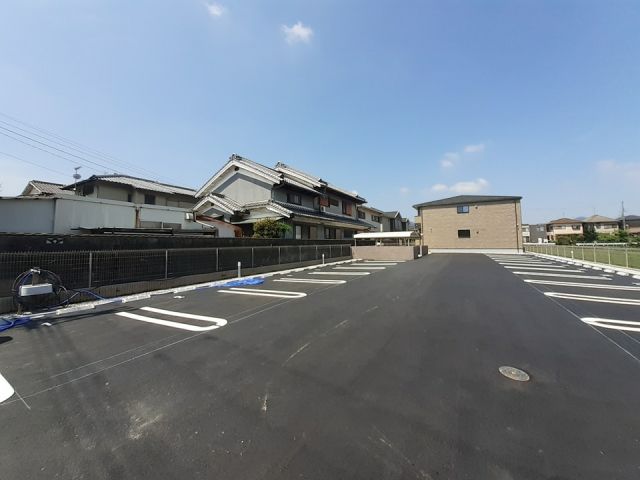 【大和高田市中今里町のアパートの駐車場】