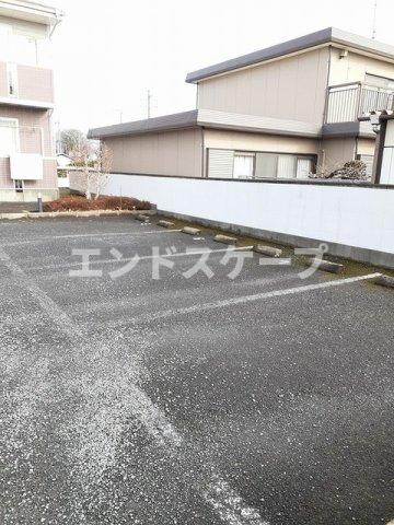 【前橋市荒口町のアパートの駐車場】