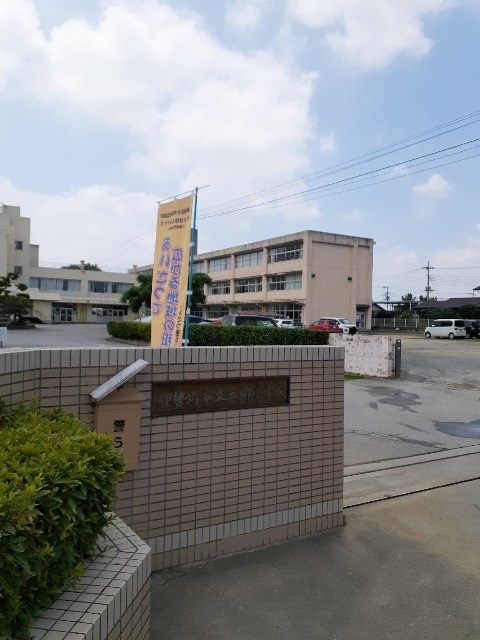 【前橋市荒口町のアパートの小学校】