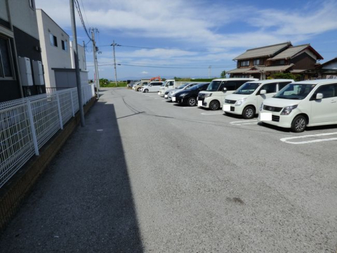 【彦根市川瀬馬場町のアパートの駐車場】