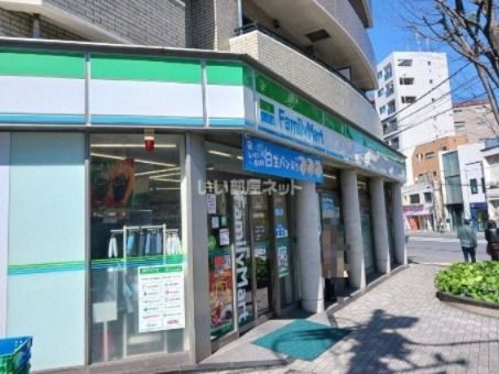コンビニ　ファミリーマート恵比寿二丁目店（コンビニ）まで666m