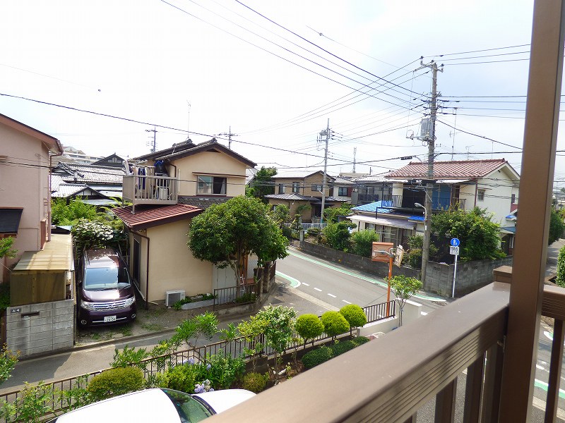 エントランス　同建物の別部屋の写真です。