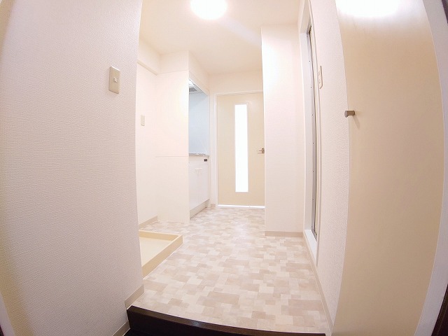 玄関　同物件改装例です。