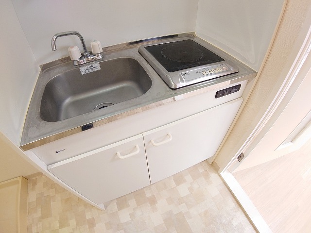 キッチン　同物件改装例です。