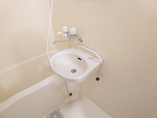 洗面設備　同物件改装例です。