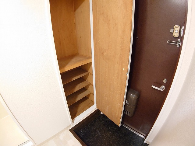 収納　同物件改装例です。