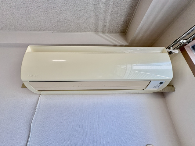 その他設備　エアコン一台と照明付きで初期費用を抑えやすいですね