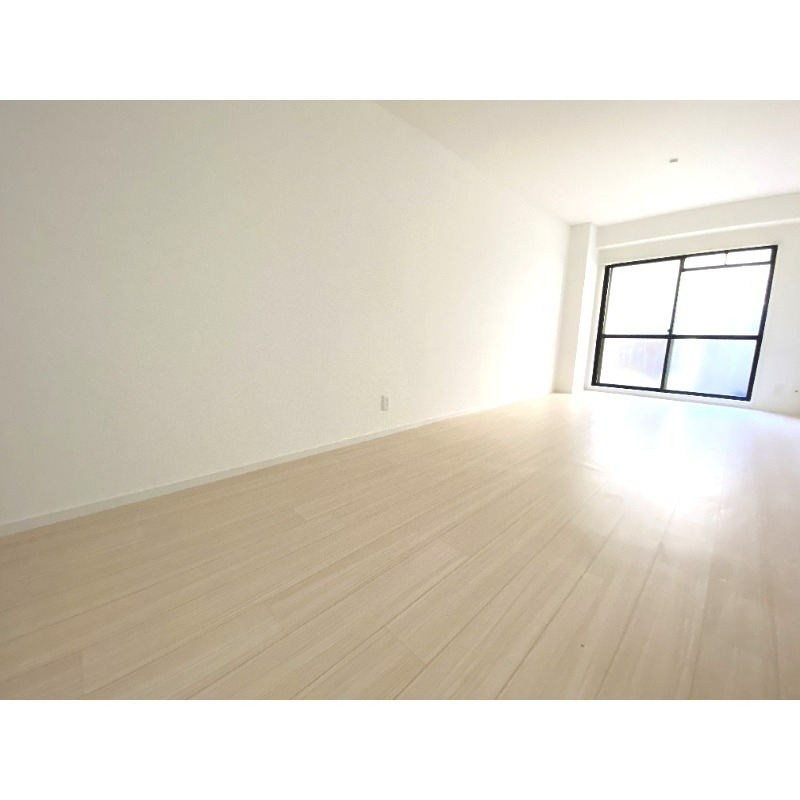 居室・リビング　白が基調のやわらかい印象です！