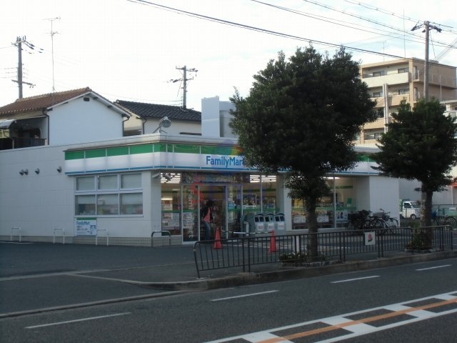 コンビニ　ファミリーマート豊中浜店（コンビニ）まで685m