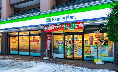 コンビニ　ファミリーマート札幌菊水1条店（コンビニ）まで356m