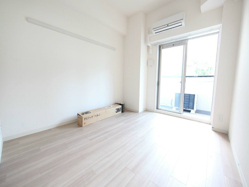 居室・リビング　洋室7帖　エアコン完備　バルコニー