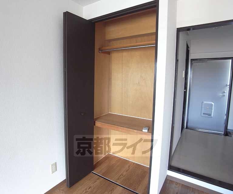 収納　洋服がけ付きの収納ですよ