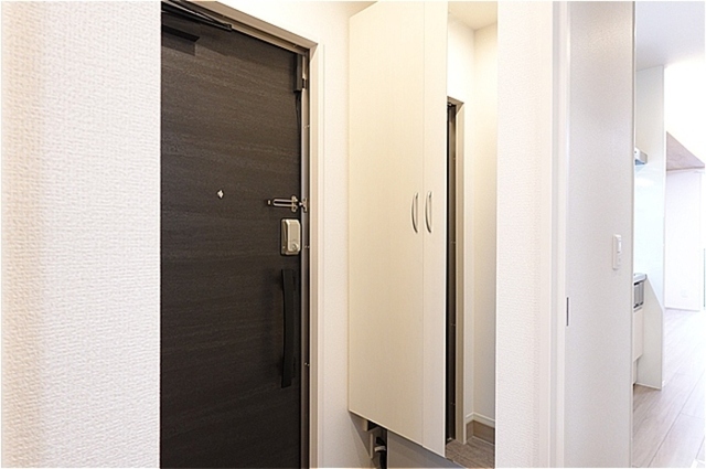 玄関　鏡付きシューズボックス