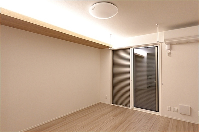 その他設備　シャッター雨戸とダウンライト