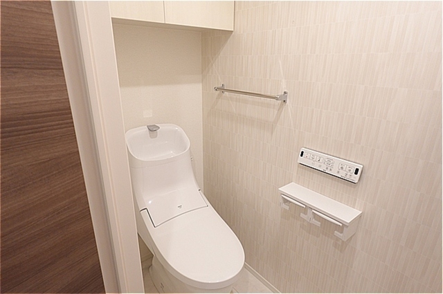 トイレ　温水洗浄暖房便座のトイレ