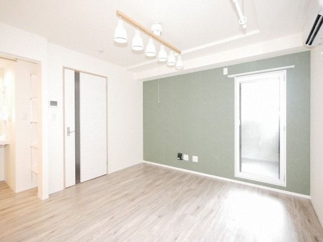 居室・リビング　同物件、別室のお部屋です